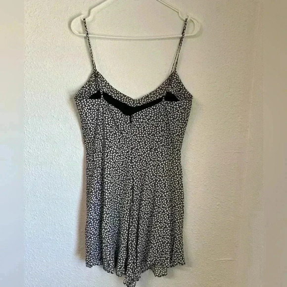 NWT Zara Black&White Floral Romper. Size M - Picture 2 of 6